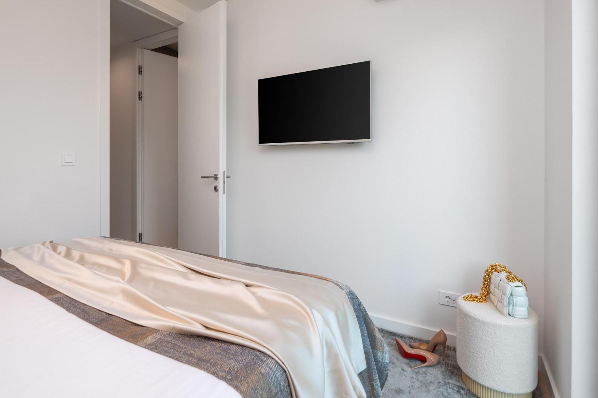 New Luxury Apartment With Private Heated Pool And Amazing Terrace With Seaview Сплит Екстериор снимка