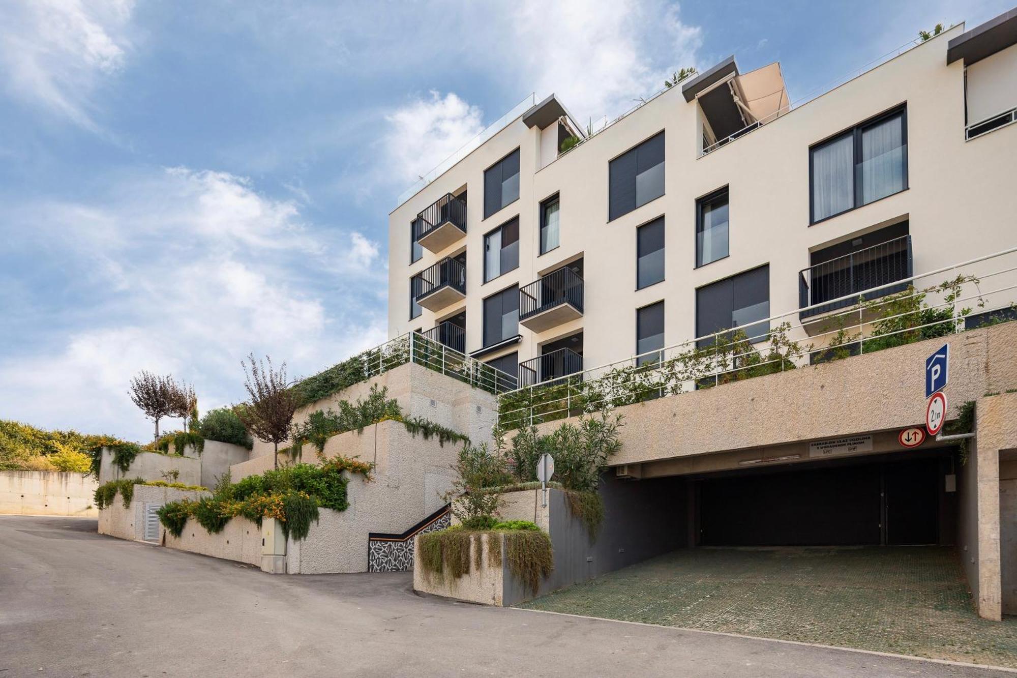 New Luxury Apartment With Private Heated Pool And Amazing Terrace With Seaview Сплит Екстериор снимка