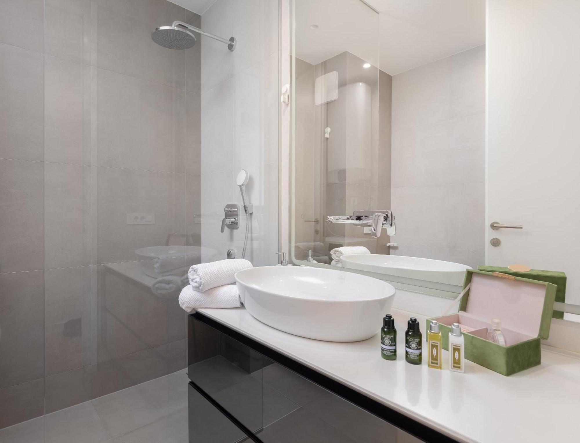 New Luxury Apartment With Private Heated Pool And Amazing Terrace With Seaview Сплит Екстериор снимка