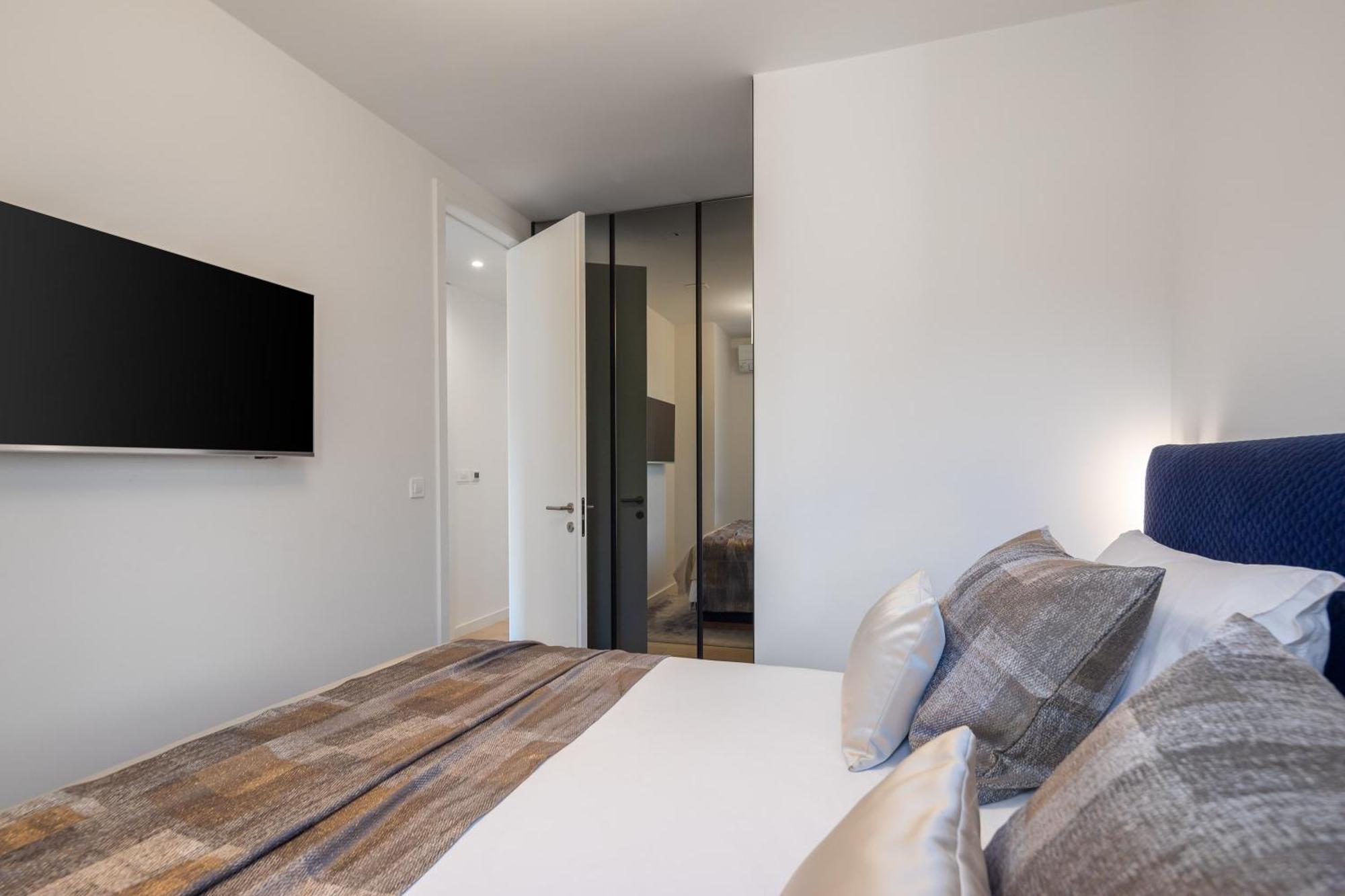 New Luxury Apartment With Private Heated Pool And Amazing Terrace With Seaview Сплит Екстериор снимка